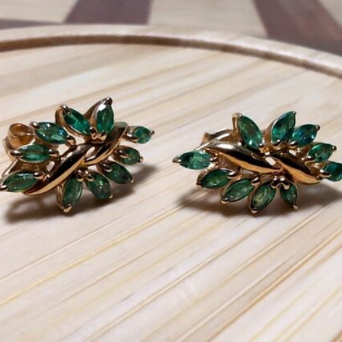 エメラルドピアス