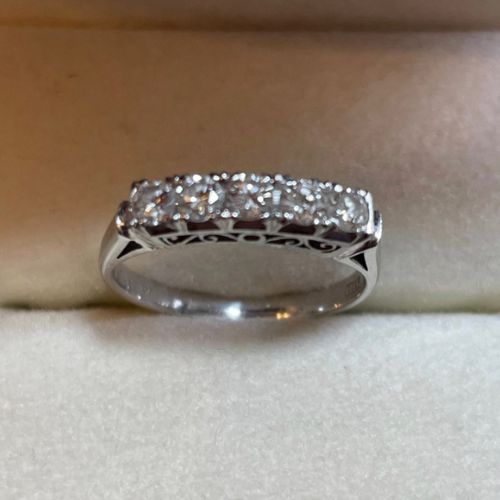 ダイヤモンド一文字リング