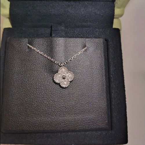 ヴァンクリーフ＆アーペルスゥィートネックレス