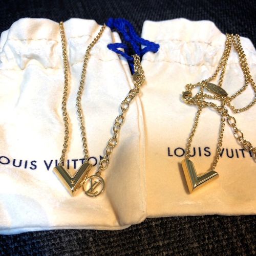ヴィトンエッセンシャルvネックレス