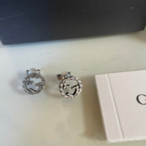 GUCCIインターロッキングG シルバー ピアス