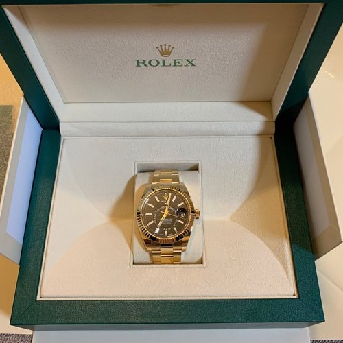 イエローゴールド金無垢　ブレスレットタイプ　ブラックダイヤル