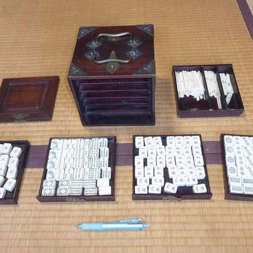 象牙の麻雀牌　木製箱入り
