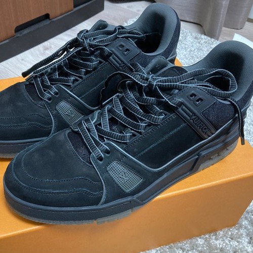 ラインスニーカー