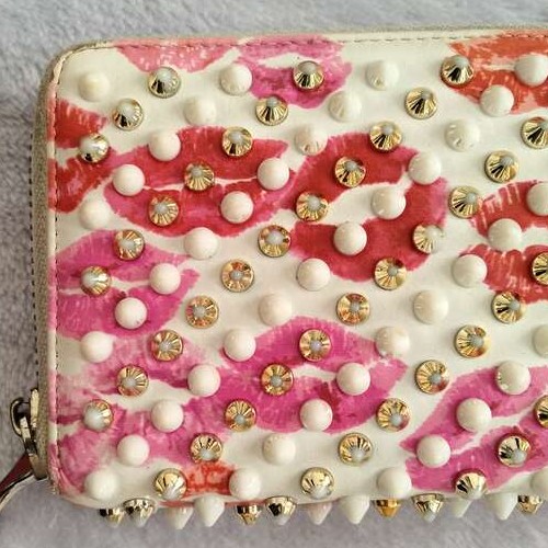 ルブタン キスマーク 長財布