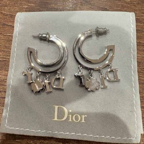 Diorピアス