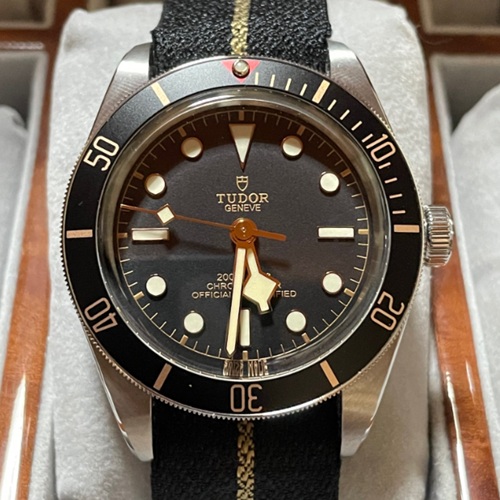 チューダーブラックベイ58ファブリックベルト