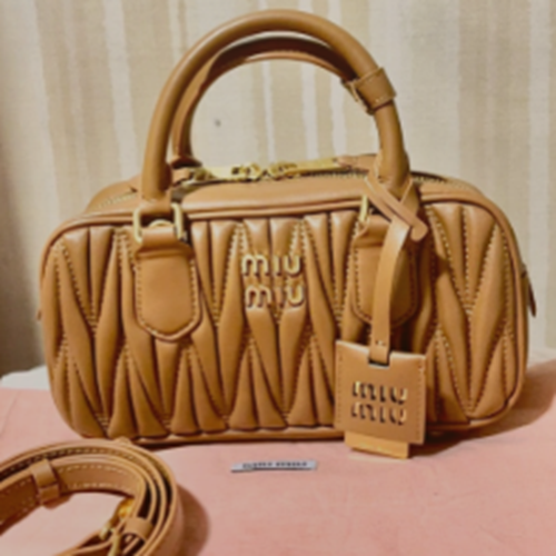 ミュウミュウ　アルカディマテラッセバッグ