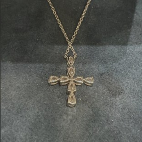 ハリーウィンストン ペアシェイプミニクロス ネックレス