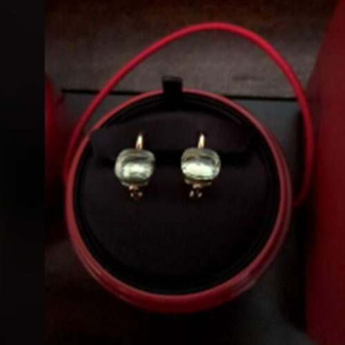 ポメラート　ピアス