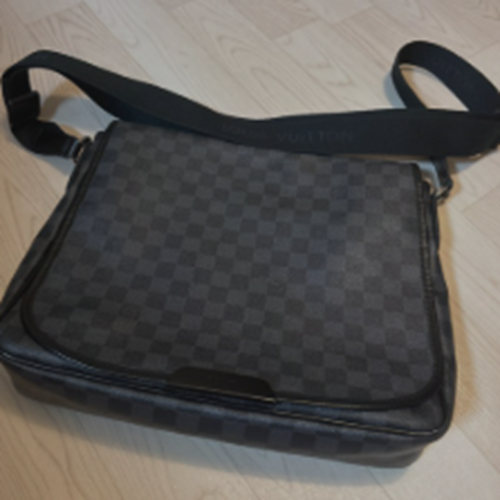 LOUIS VUITTON ルイ・ヴィトン ダミエ・グラフィット ショルダー