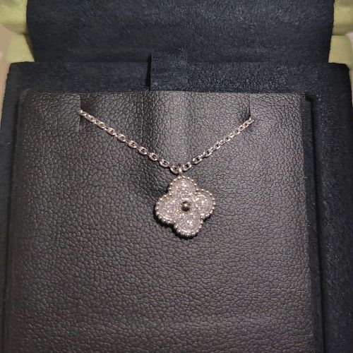 ヴァンクリーフ＆アーペルスゥィートネックレス