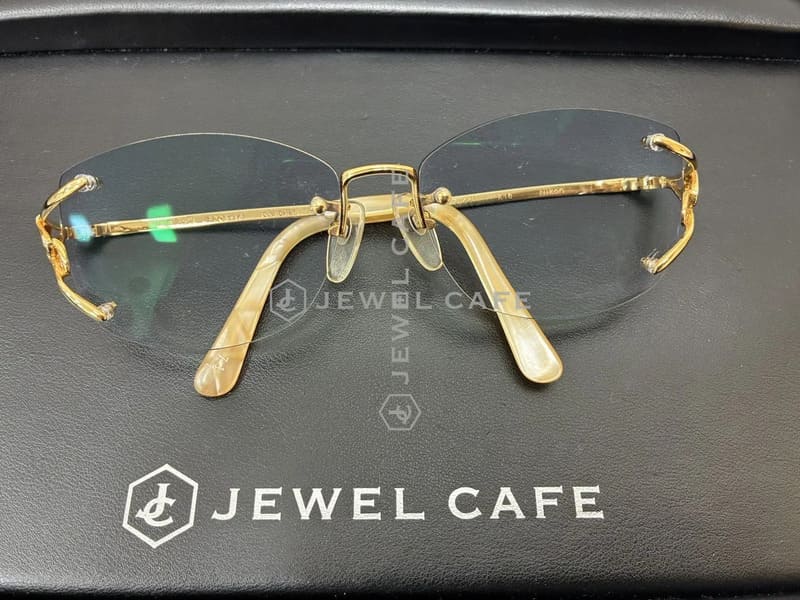 金のメガネ