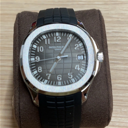 パテックフィリップ アクアノート 8,000,000円