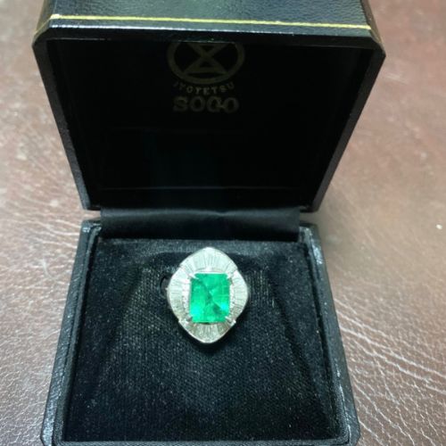 PT900 エメラルド、ダイヤリング