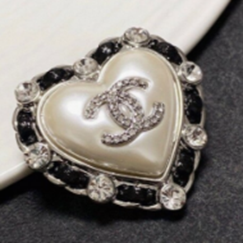 シャネル　ハート型ブローチ