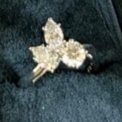 ハリーウィンストン　スリーストーンクラスター