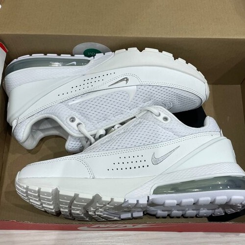 NIKE ウィメンズエアマックスパルススニーカー