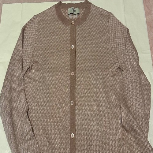 フェンディカーディガン