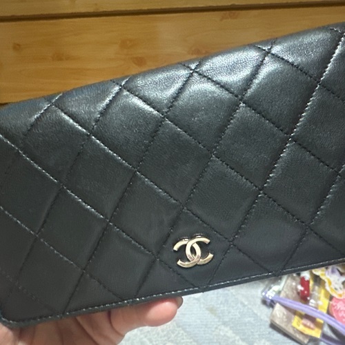 CHANEL 黒レザー長財布 マトラッセ