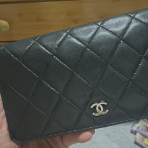 CHANEL 黒レザー長財布 マトラッセ