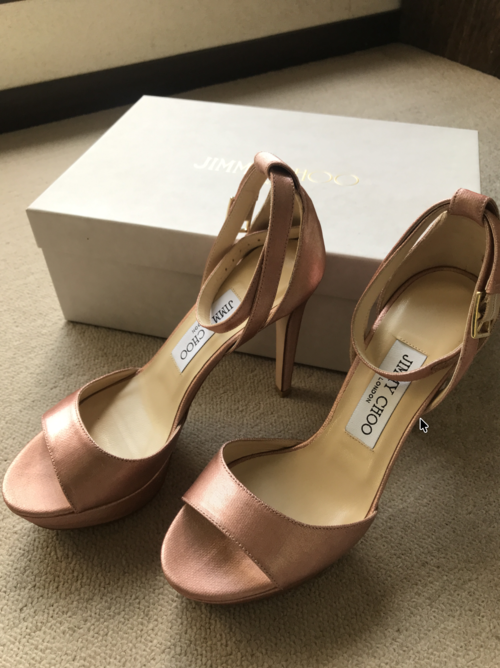 ジミーチュウ／ストラップ付きヒールサンダル（ピンク系）