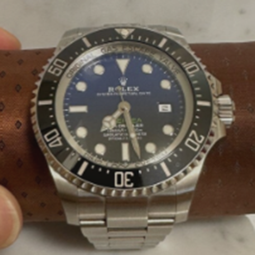 ディープシーブルー