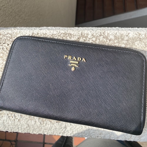 プラダ長財布