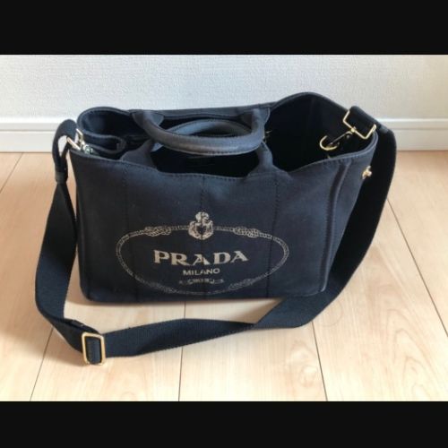 プラダトートバッグ