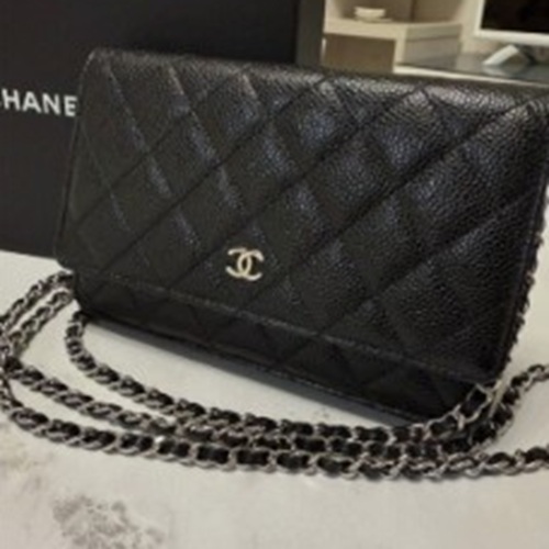 CHANELチェーンウォレット　キャビアスキン