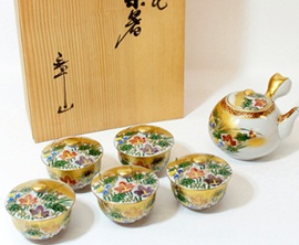 未使用の九谷焼ほか食器数点