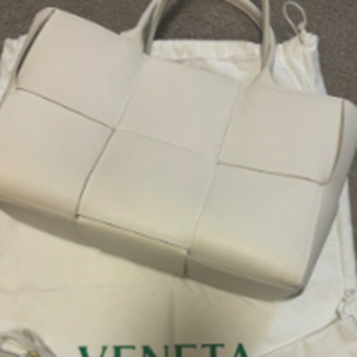 BV340 MEDIUM ARCO TOTE BAG