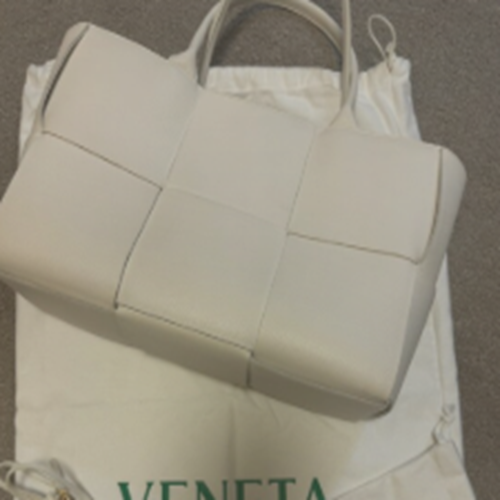 BV340 MEDIUM ARCO TOTE BAG