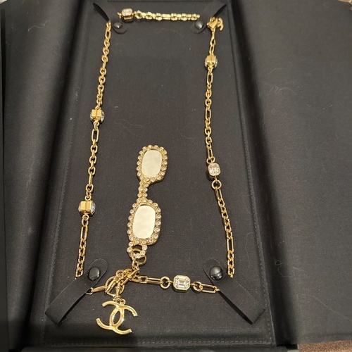 CHANELロングネックレス