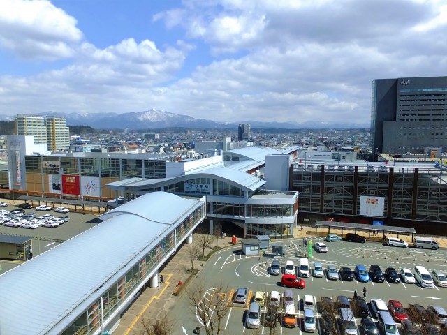 High-angle_view_of_the_Akita_Station_20170401