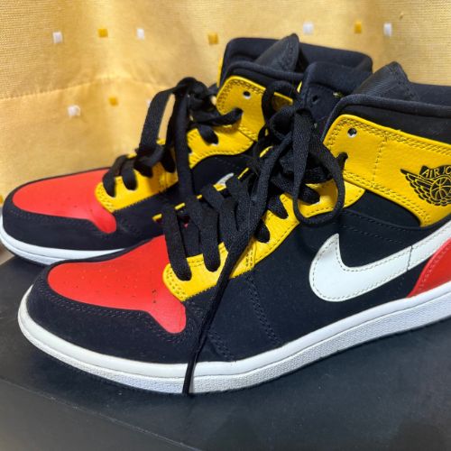 NIKE AIRJORDAN 1 MID SE