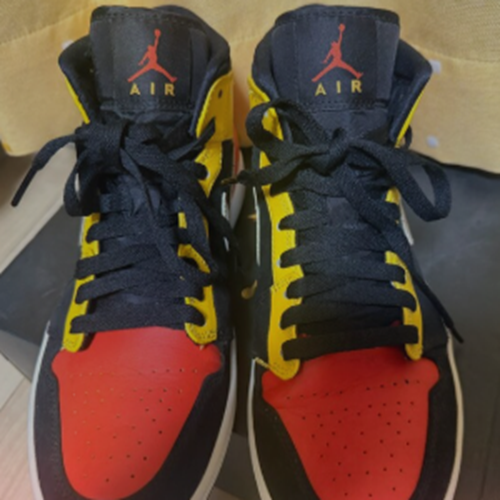 NIKE AIRJORDAN 1 MID SE