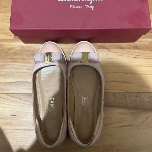 フェラガモパンプス