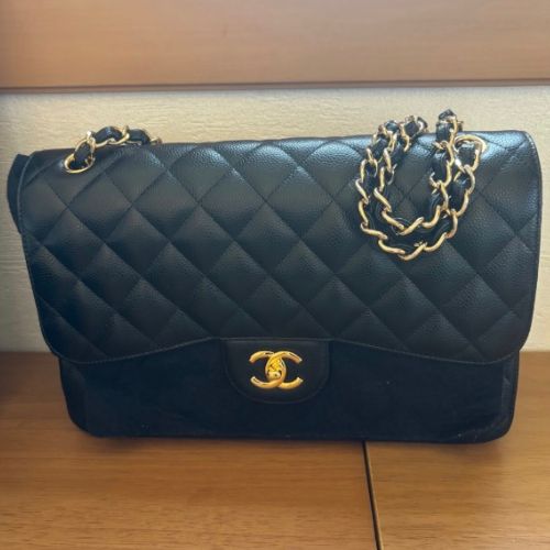 シャネル　デカマトラッセ Wフラップ ショルダーバッグ　黒　キャビアスキン　A5