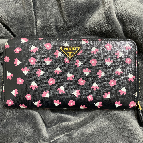 プラダ　サフィアーノ財布