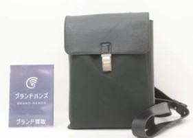ルイヴィトン タイガ サラトヴPM M30982