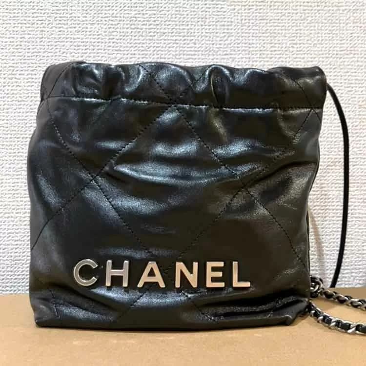 シャネル シャネル22 ミニ ハンドバッグ ブラック シャイニーカーフスキン シルバー金具 AS3980 中古A