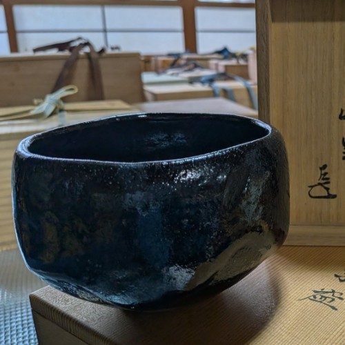 ９代大樋長左エ門黒茶碗銘山里