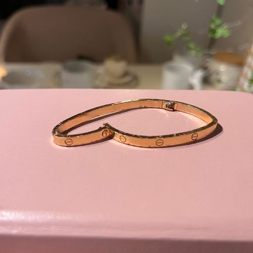 カルティエ　LOVEブレス　品番B6047317