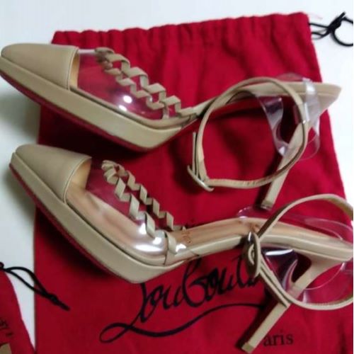 クリスチャンルブタンヒール