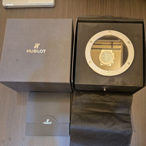 ウブロ クラシックフュージョン 525.NX.0170.L