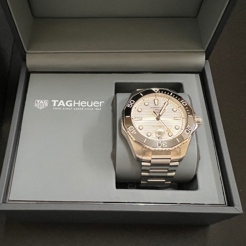 タグホイヤー アクアレーサー WBP201C.BRE778