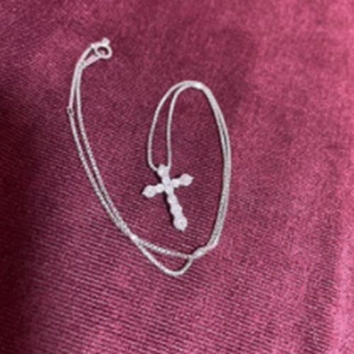 プラチナクロスネックレス