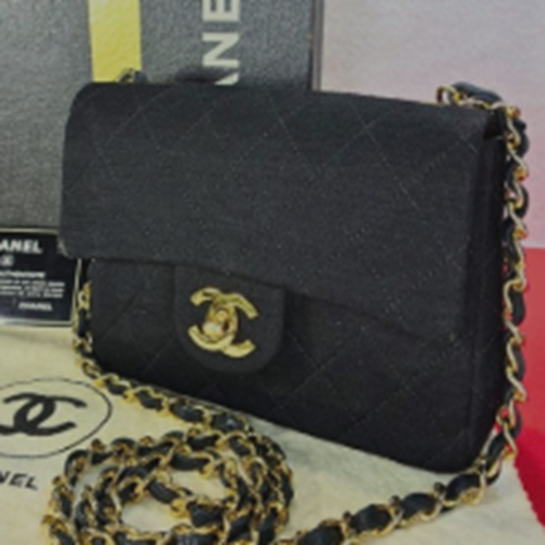 シャネル　バッグ　マトラッセ　ミニ チェーンショルダーバッグ