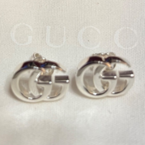 GUCCIダブルGスタッズピアス